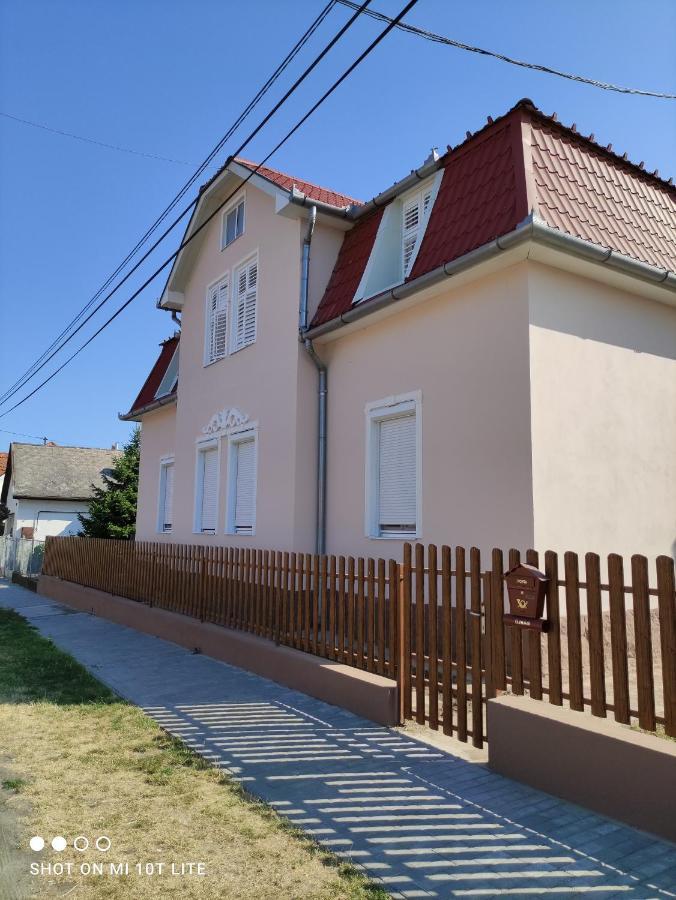 Villa Napsugar Balatonlelle Exterior photo